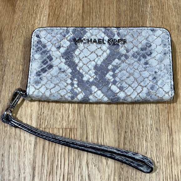 MICHAEL KORS GENUINE LEATHER GRAY SNAKE STYLE CARDS WALLET - Picture 1 of 10